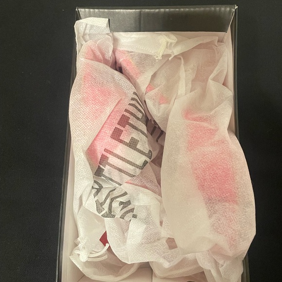 PRETTYLITTLETHING Pink Satin Square Toe Flare Heeled Mule - Picture 7 of 8